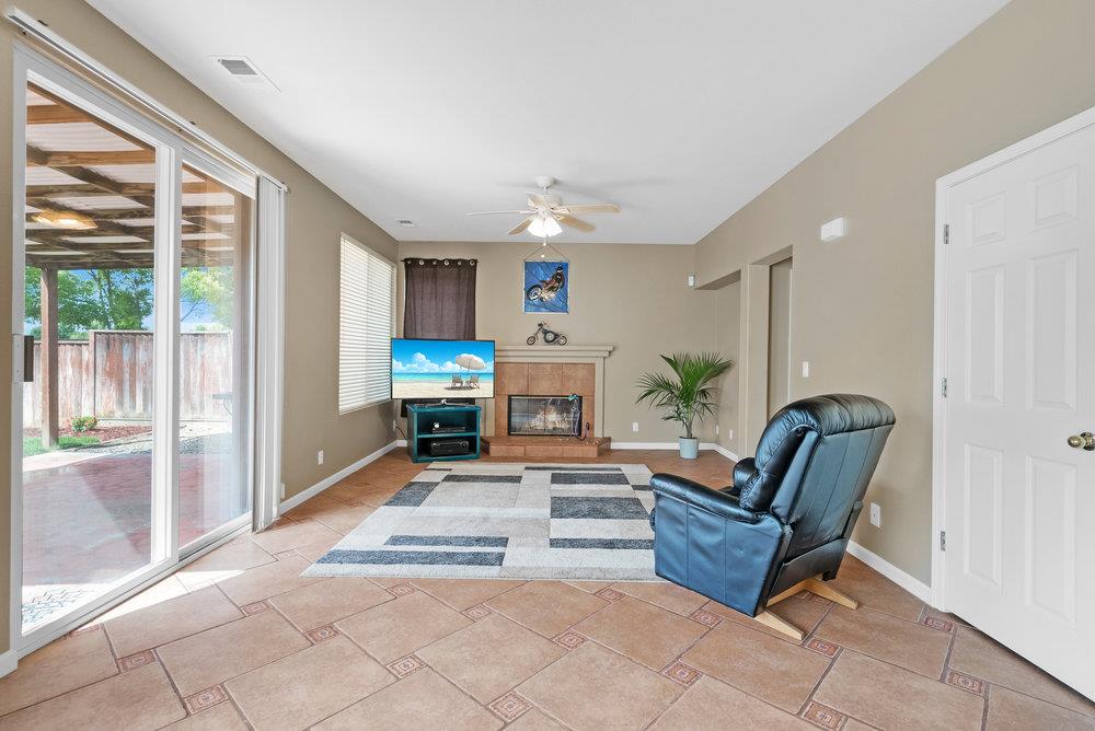 921 Hillock Court