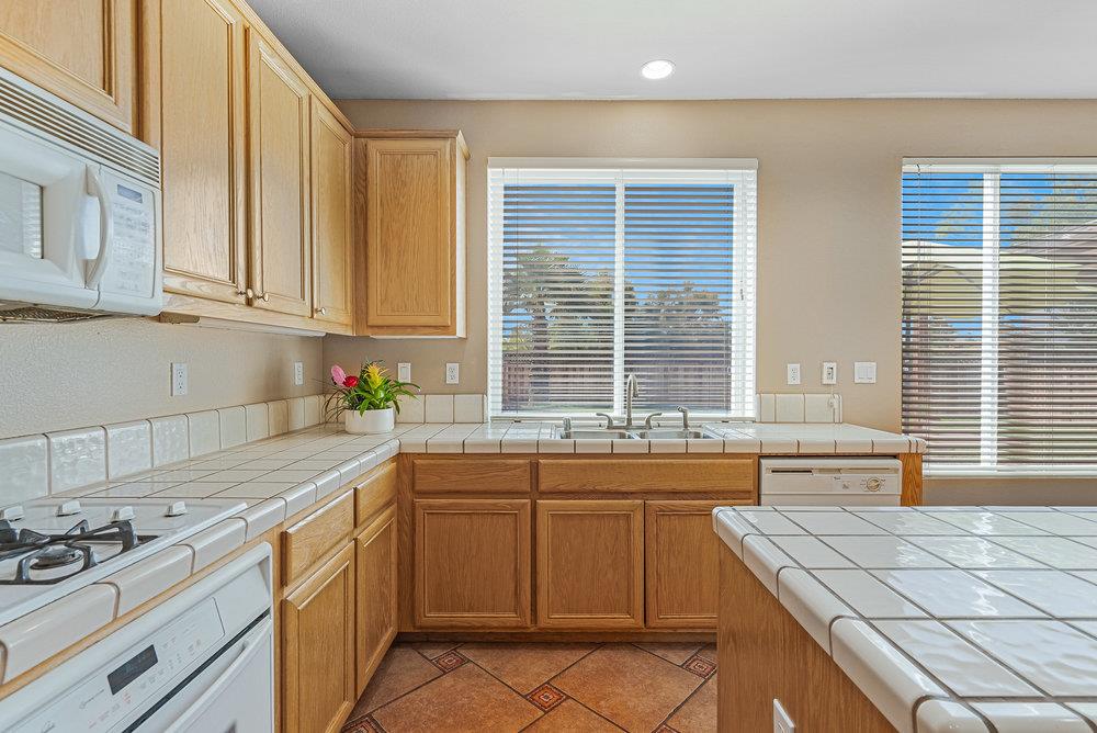 921 Hillock Court