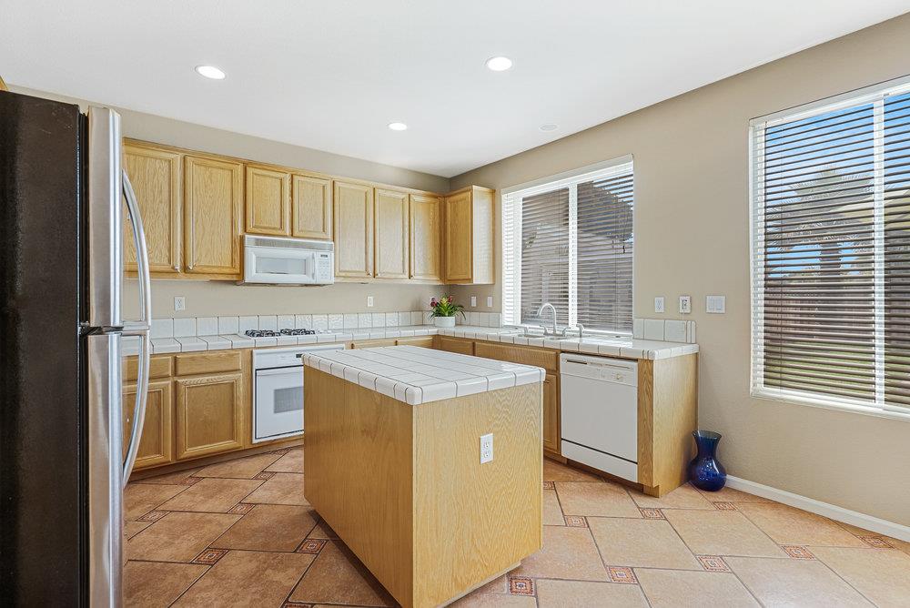921 Hillock Court