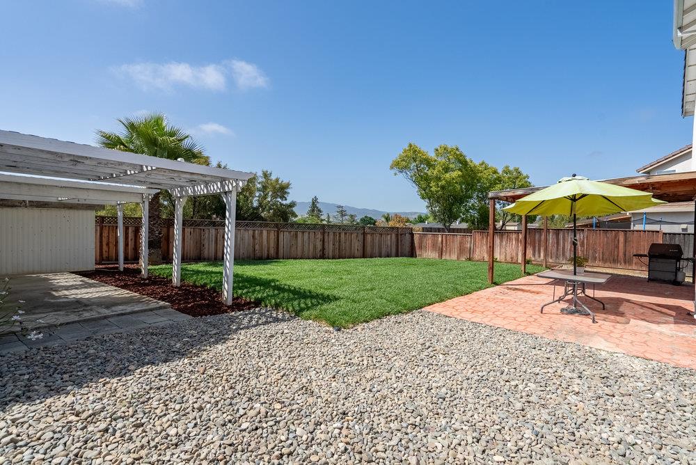 921 Hillock Court