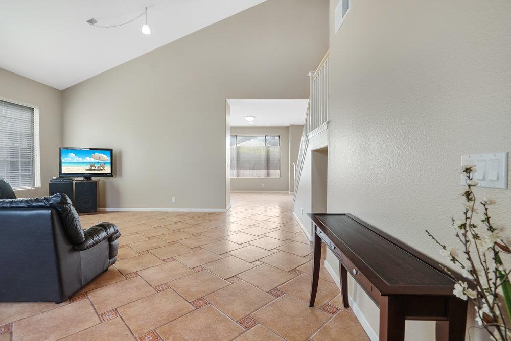 921 Hillock Court