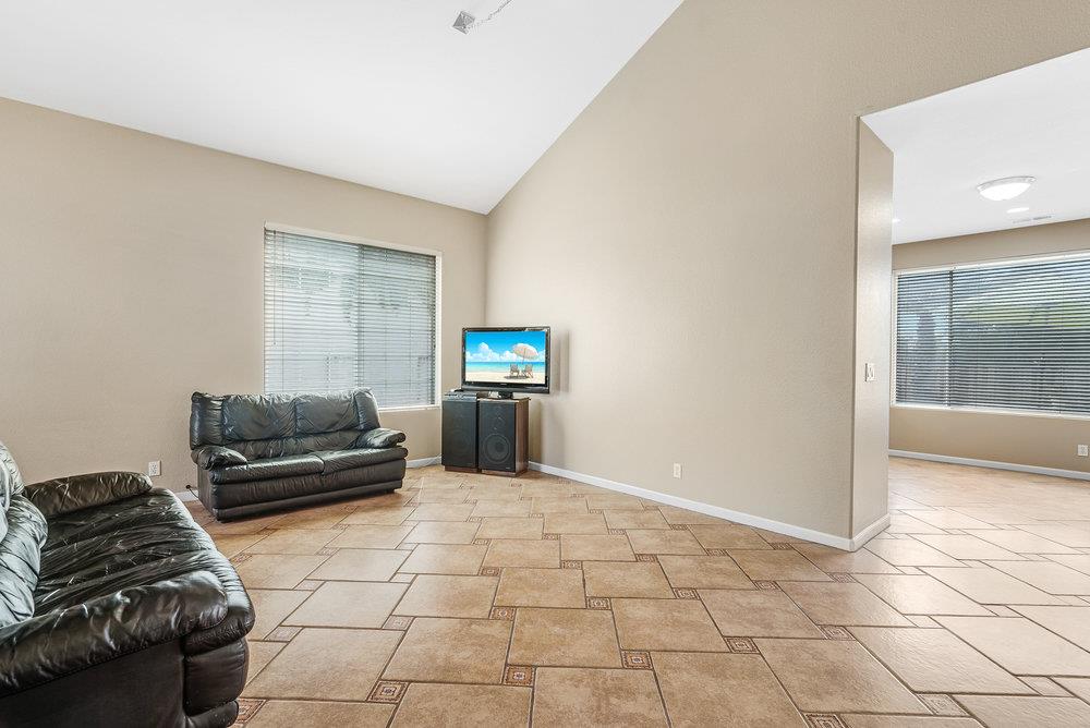 921 Hillock Court