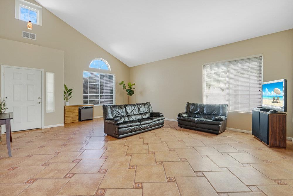 921 Hillock Court
