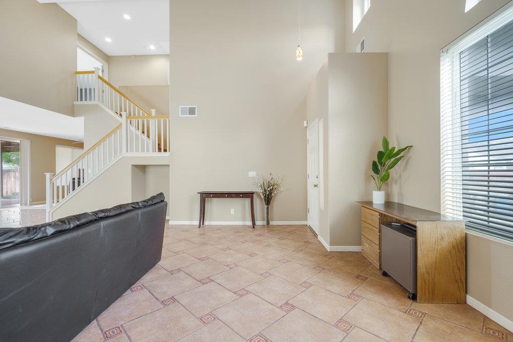 921 Hillock Court