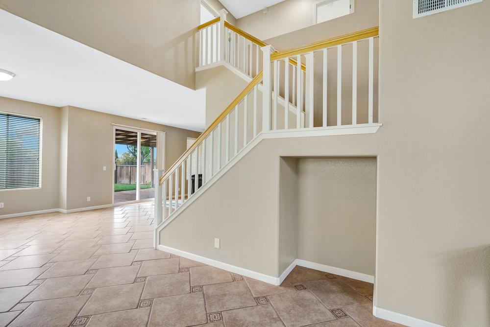 921 Hillock Court