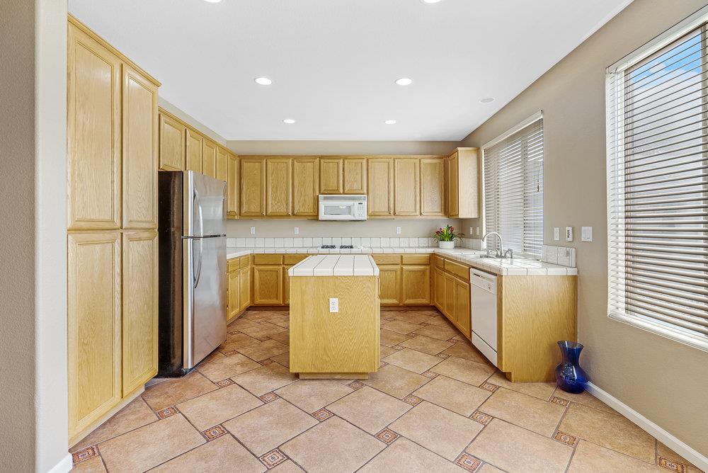 921 Hillock Court