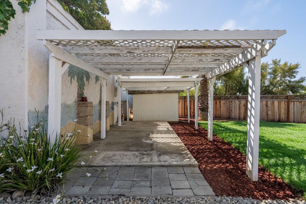 921 Hillock Court