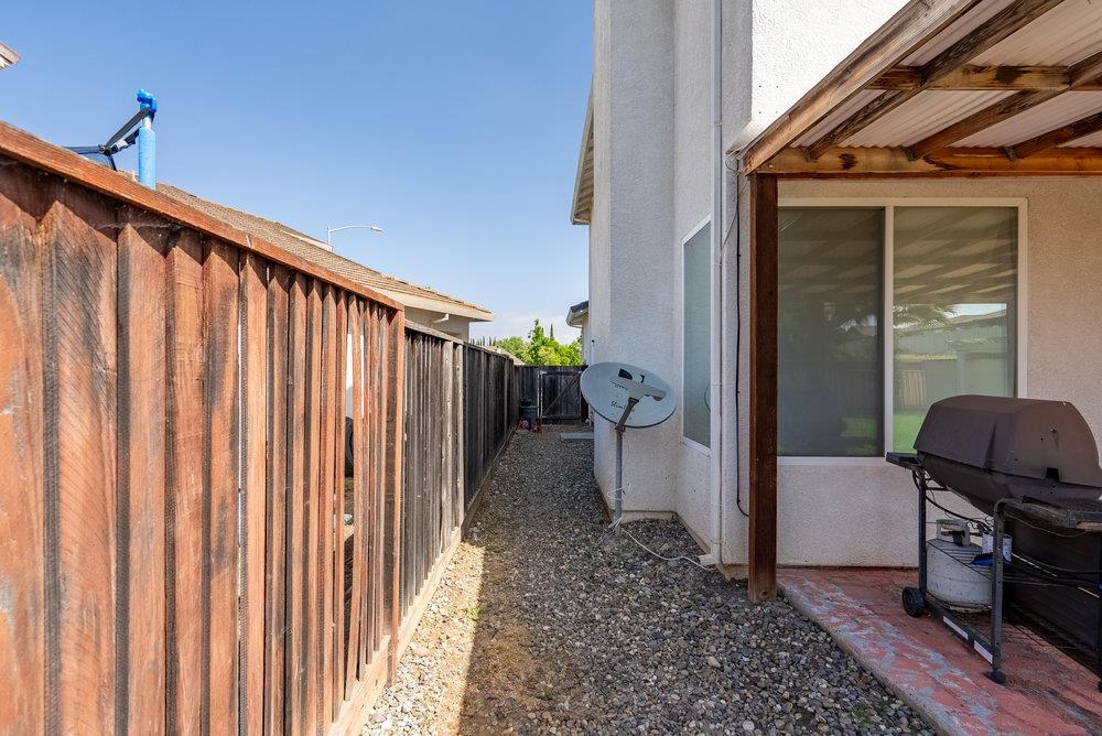 921 Hillock Court