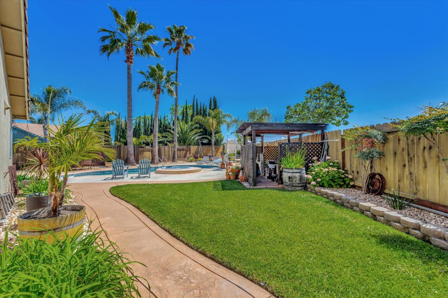 2184 Beachwood Court