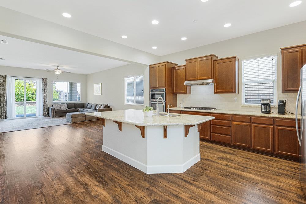 1548 Lily Court