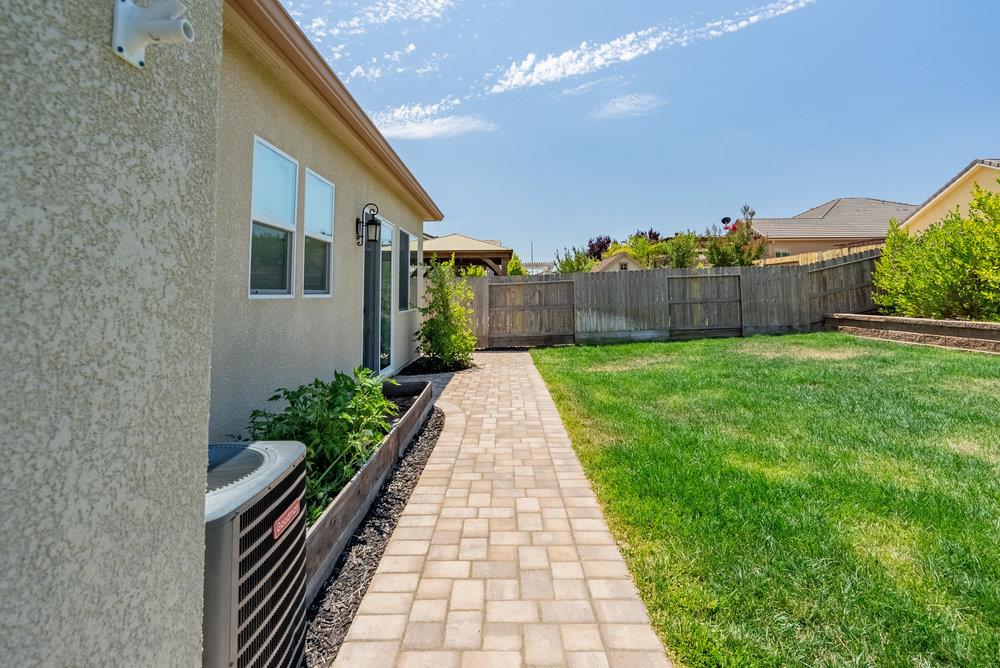 1548 Lily Court