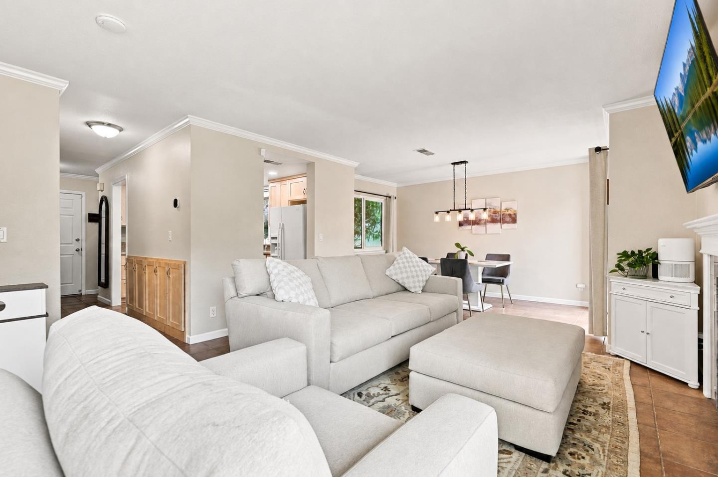 79 Knight LN