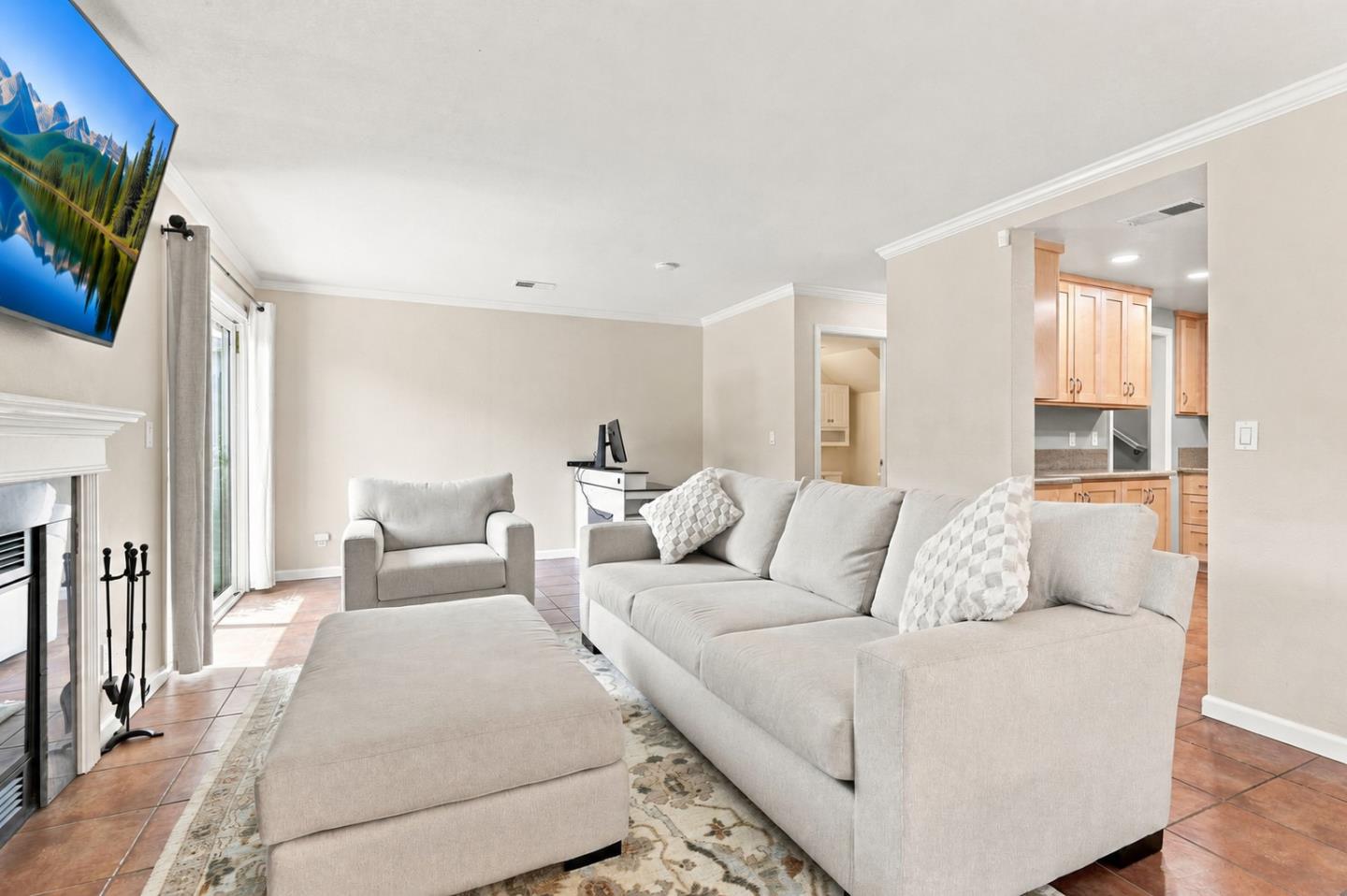 79 Knight LN