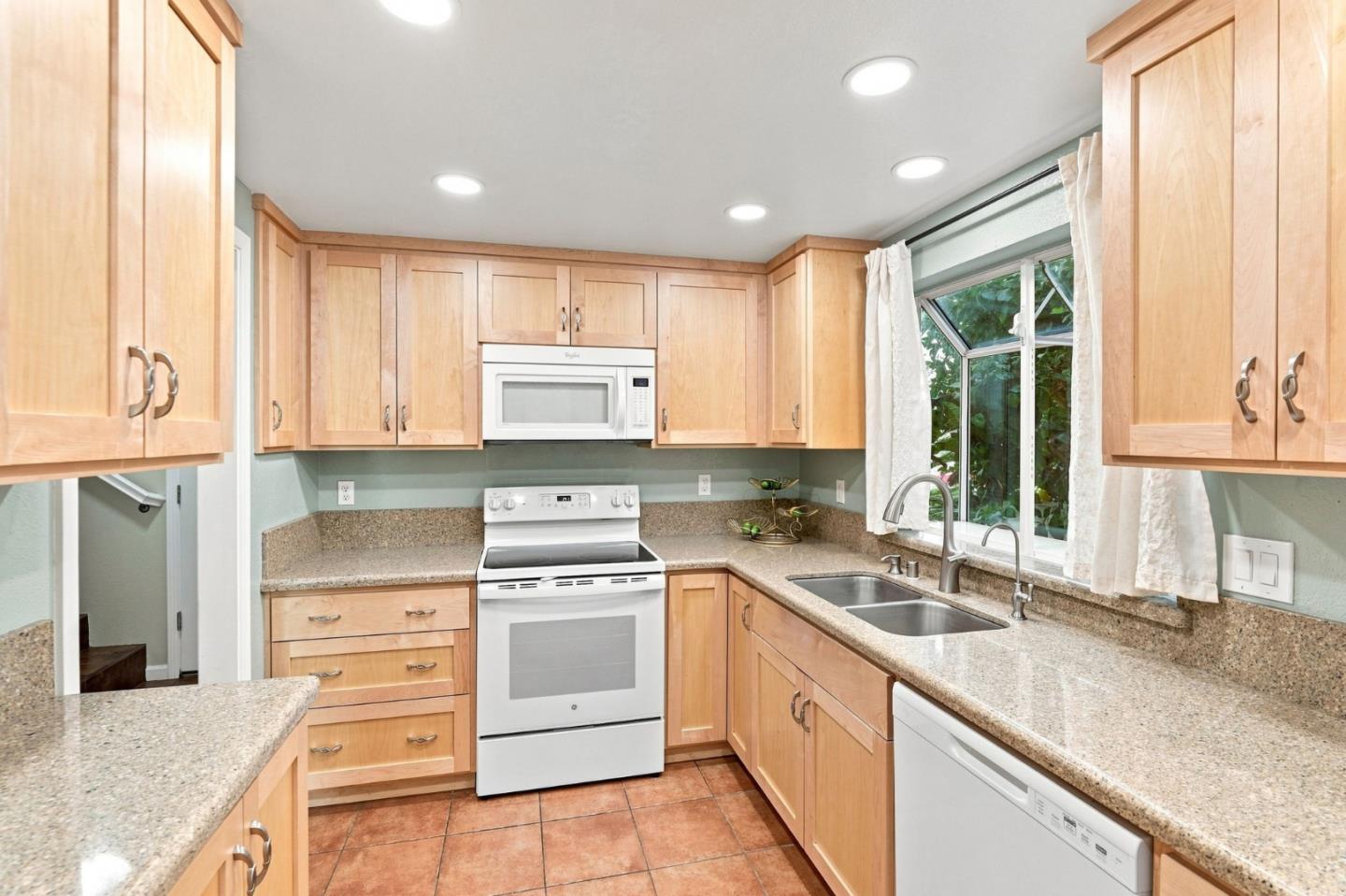 79 Knight LN