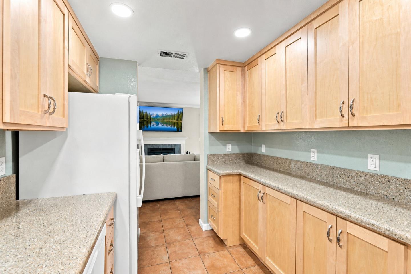 79 Knight LN