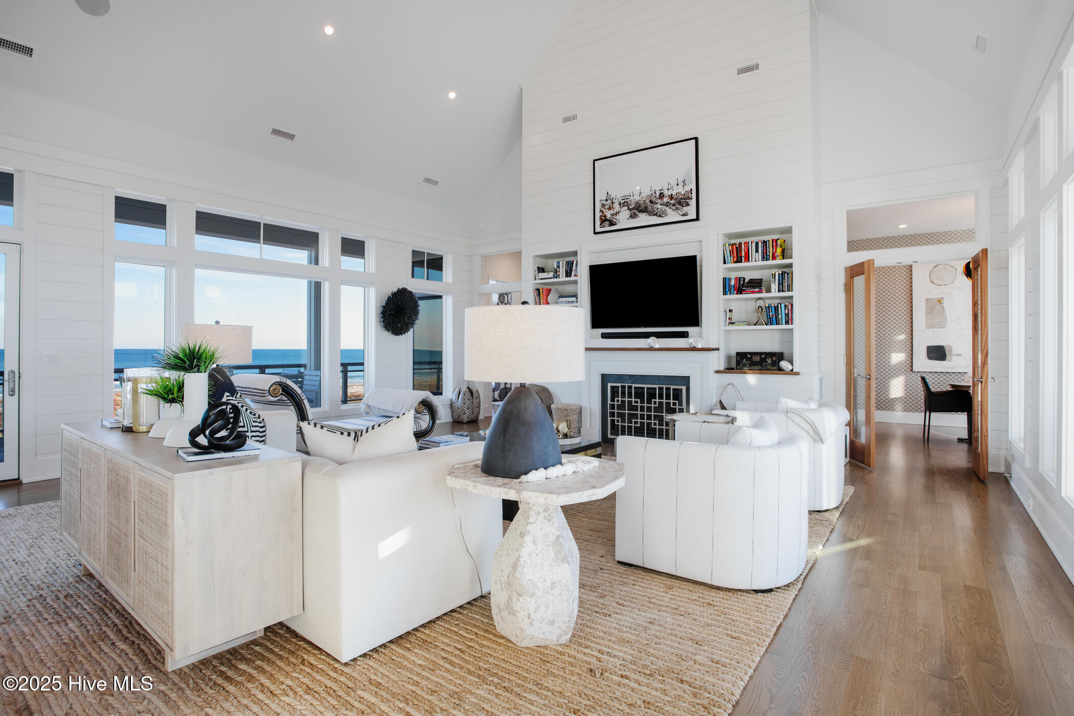 260 Beach Road N