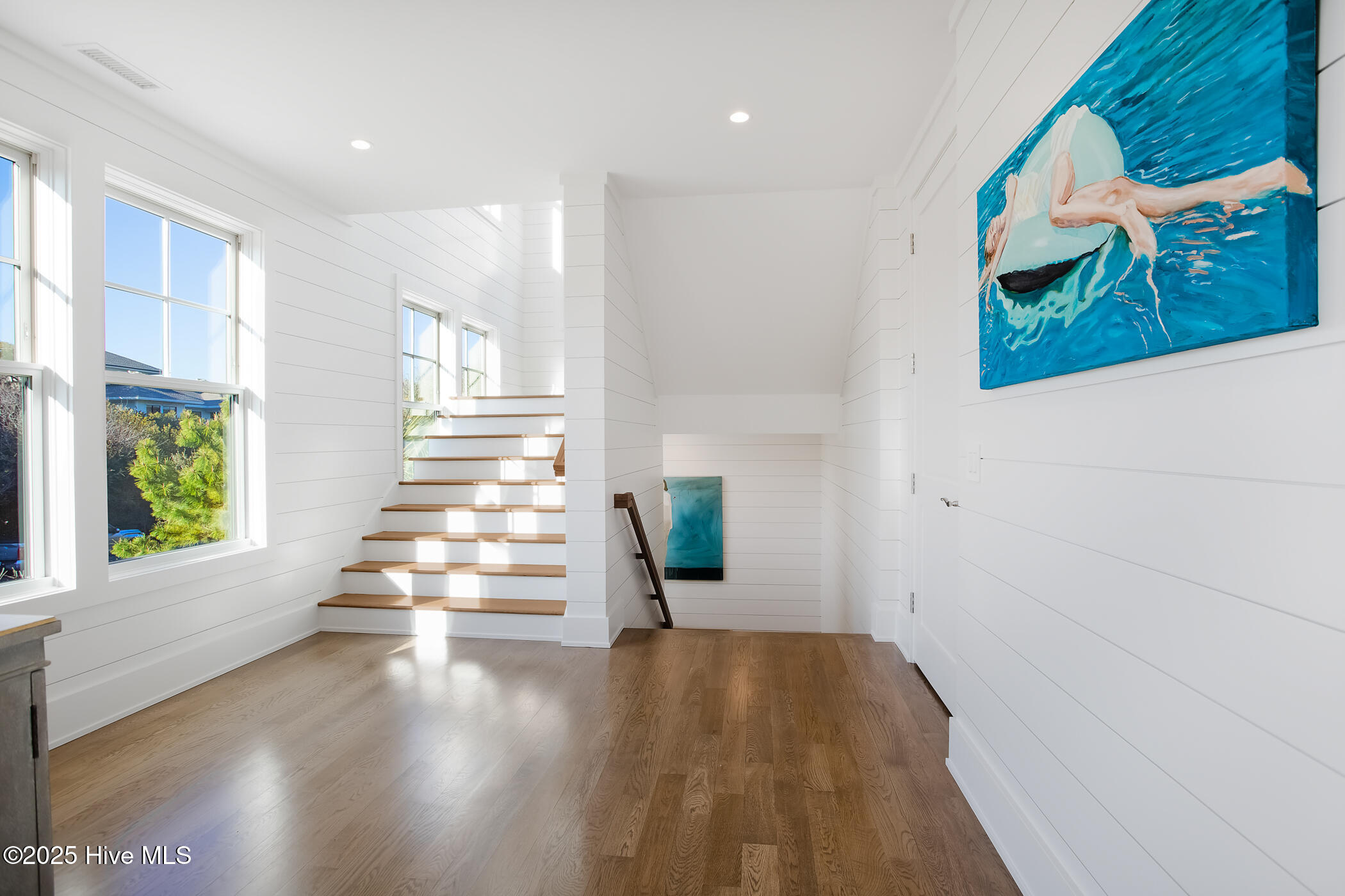 260 Beach Road N