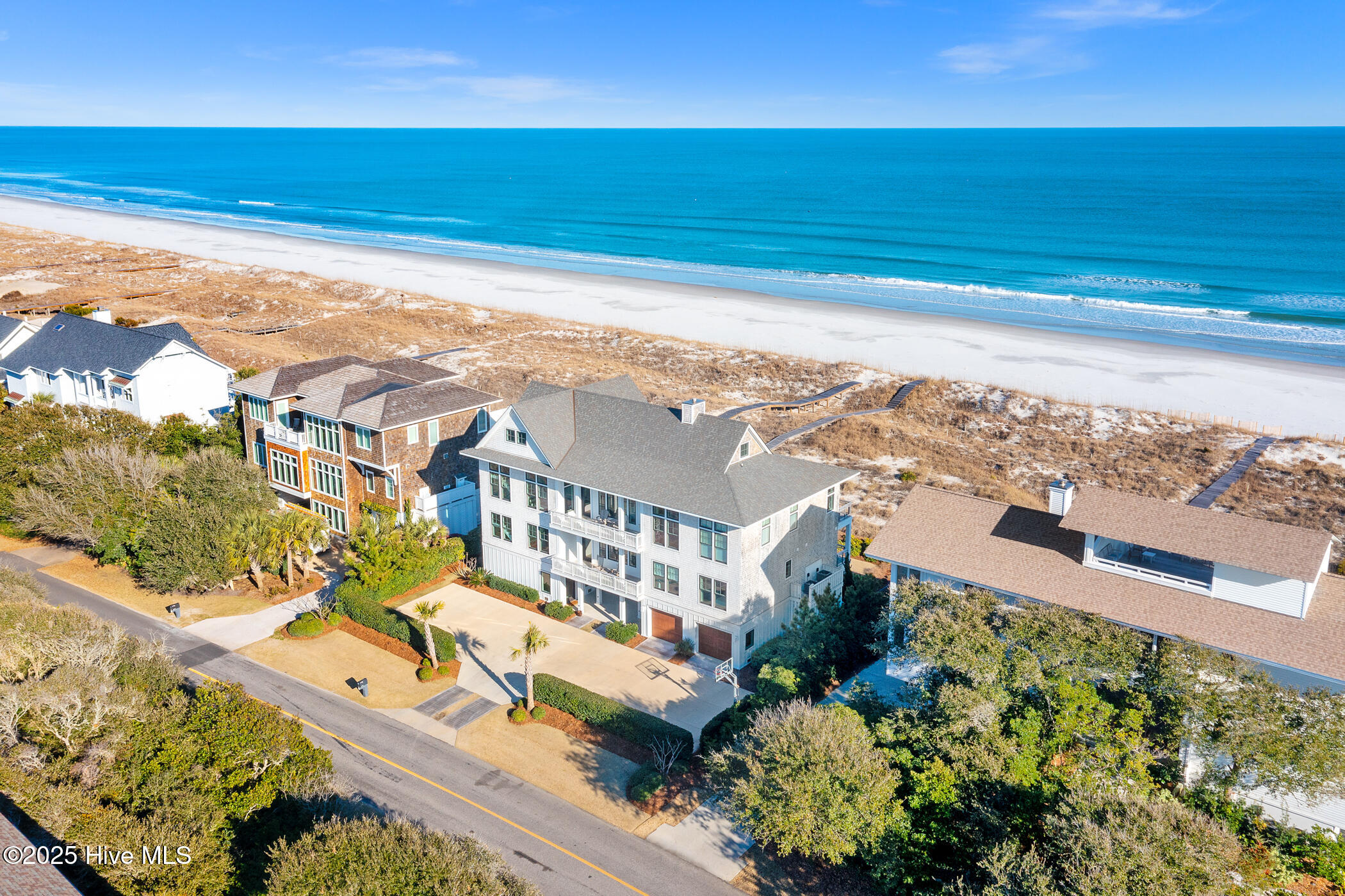 260 Beach Road N