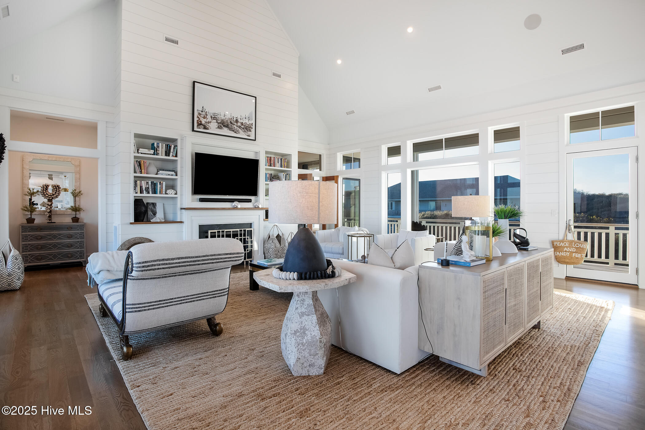 260 Beach Road N