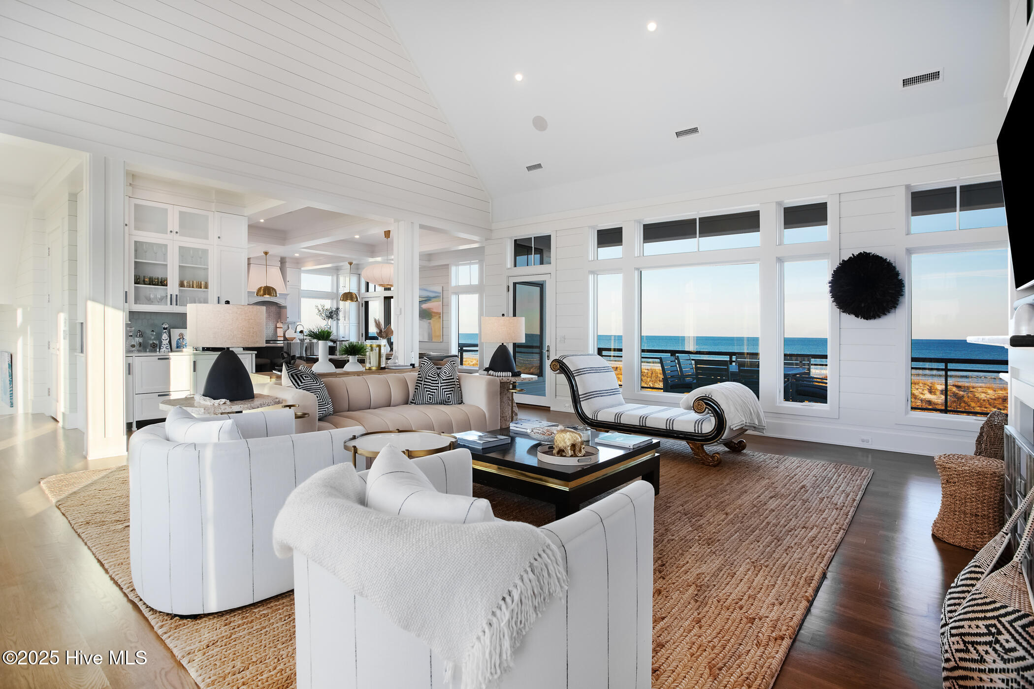 260 Beach Road N