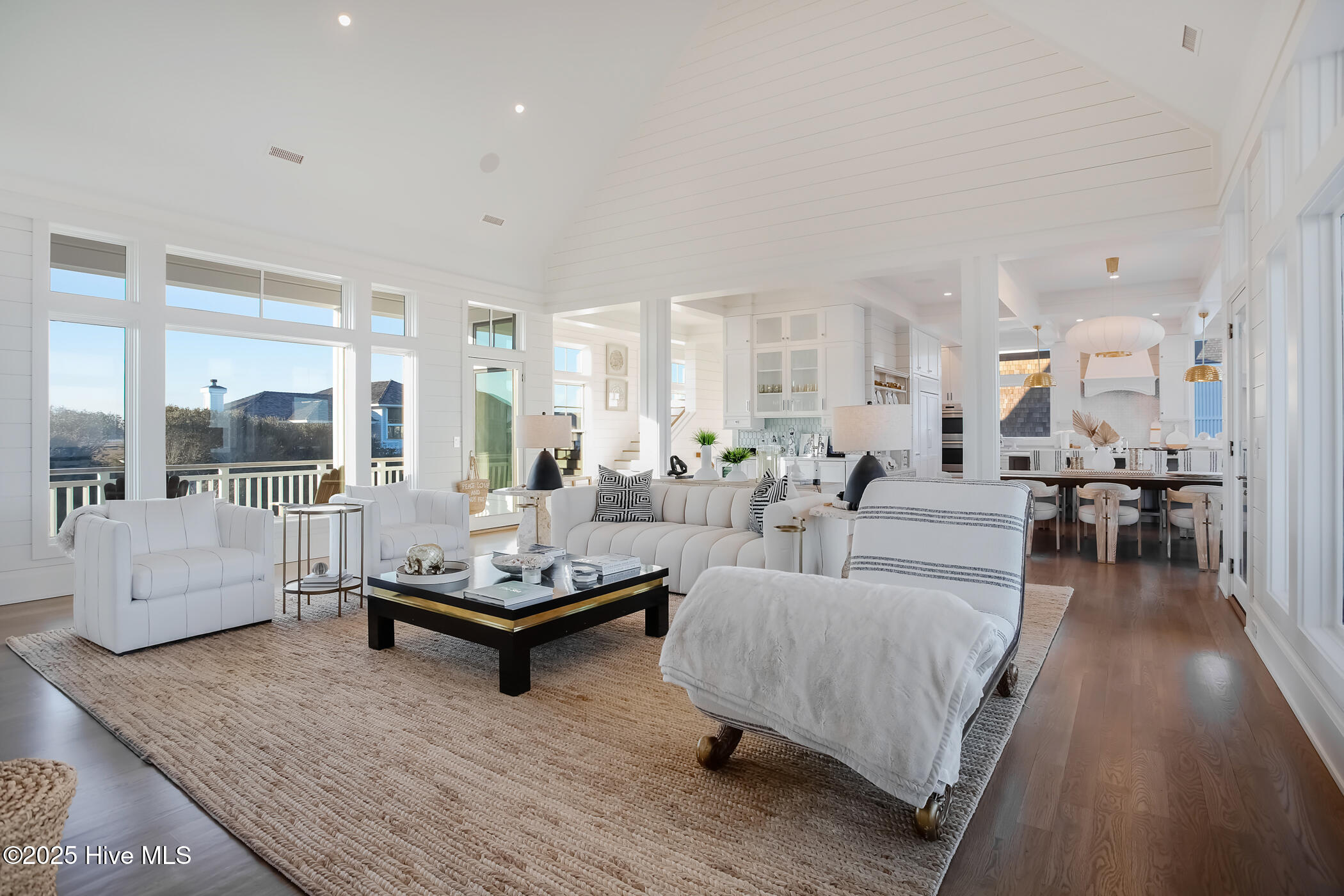 260 Beach Road N