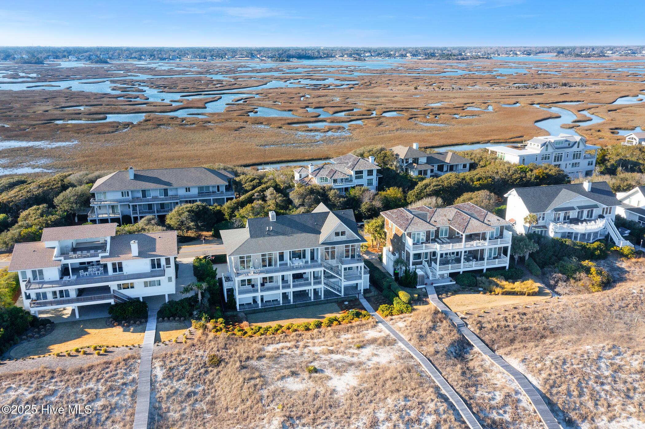 260 Beach Road N
