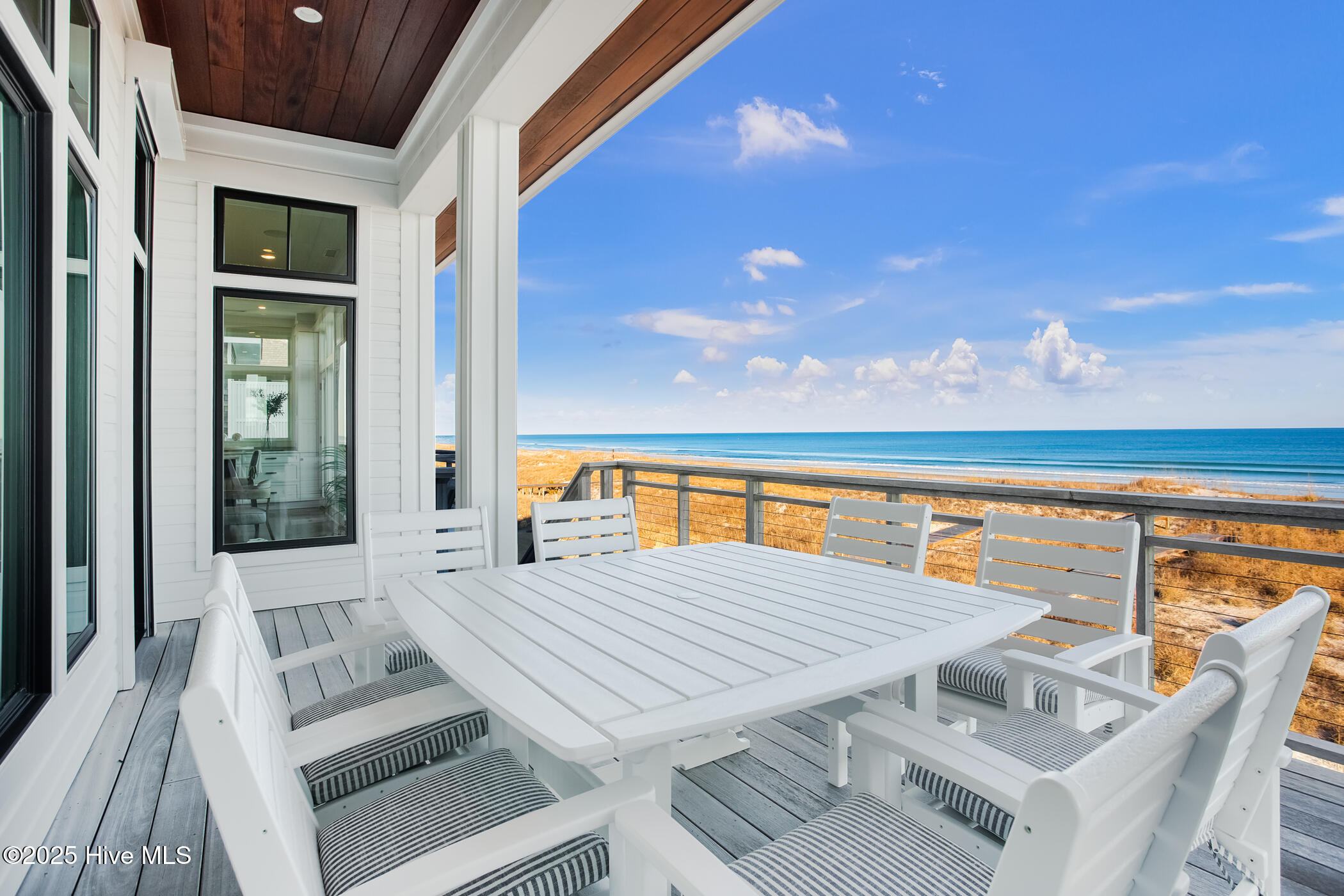 260 Beach Road N
