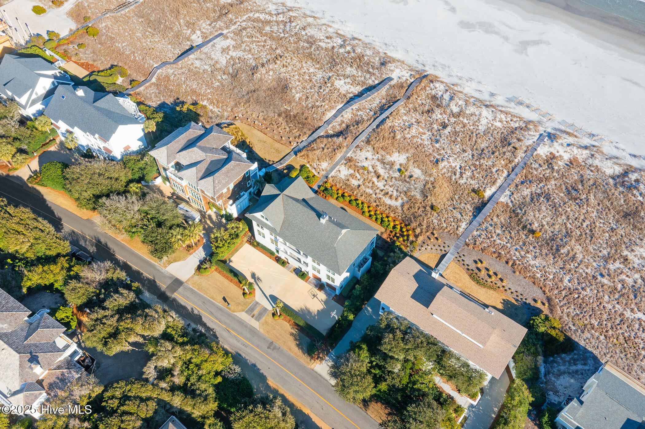 260 Beach Road N