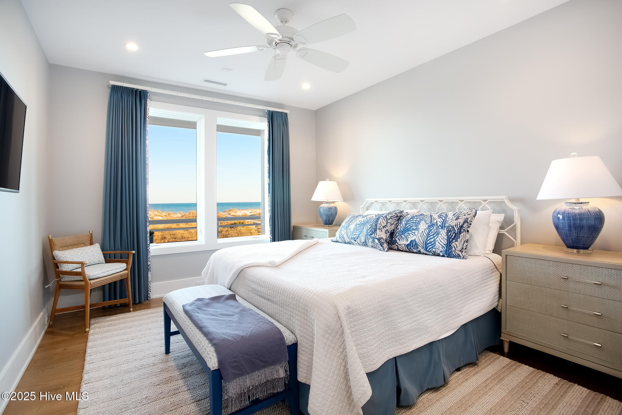 260 Beach Road N