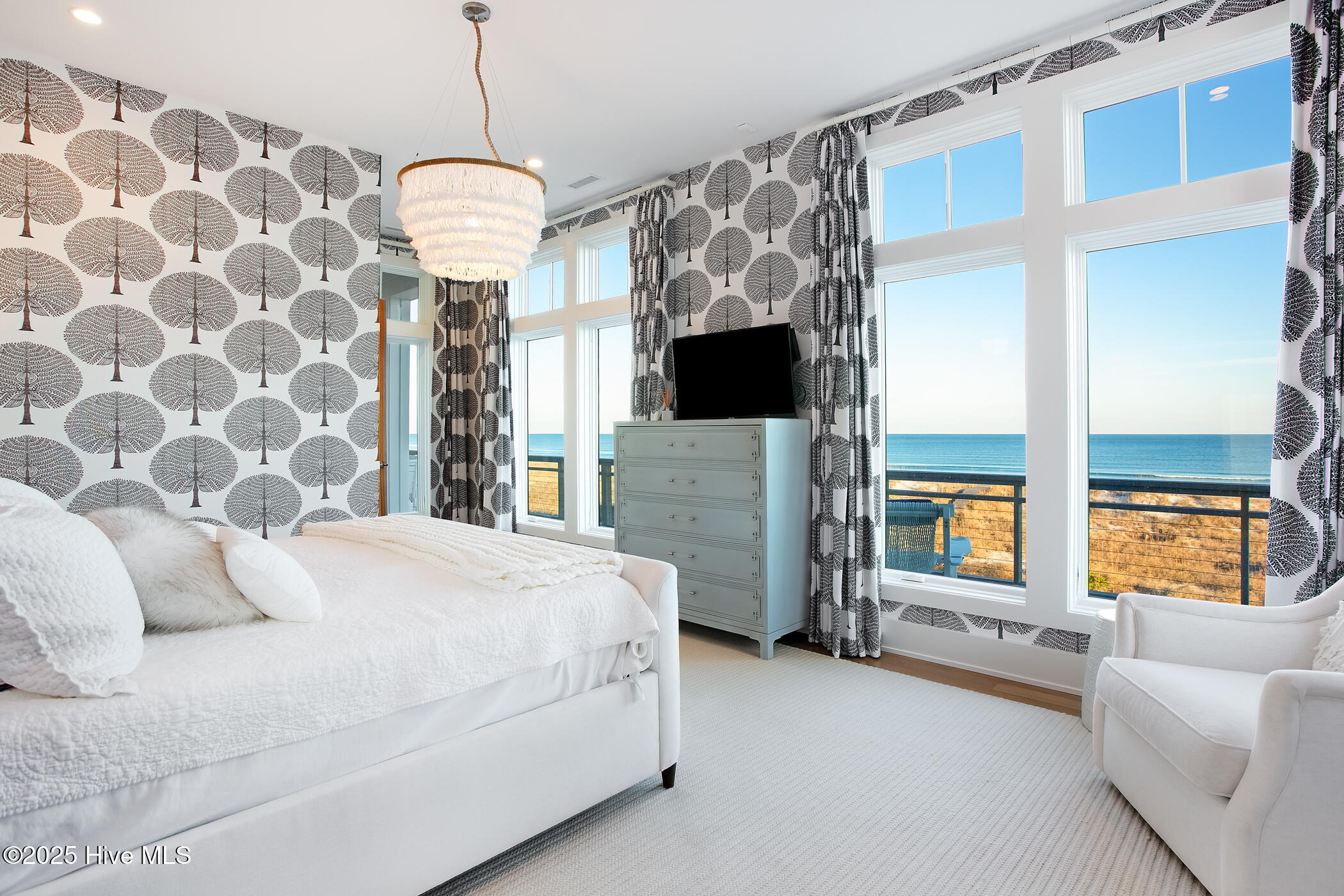 260 Beach Road N