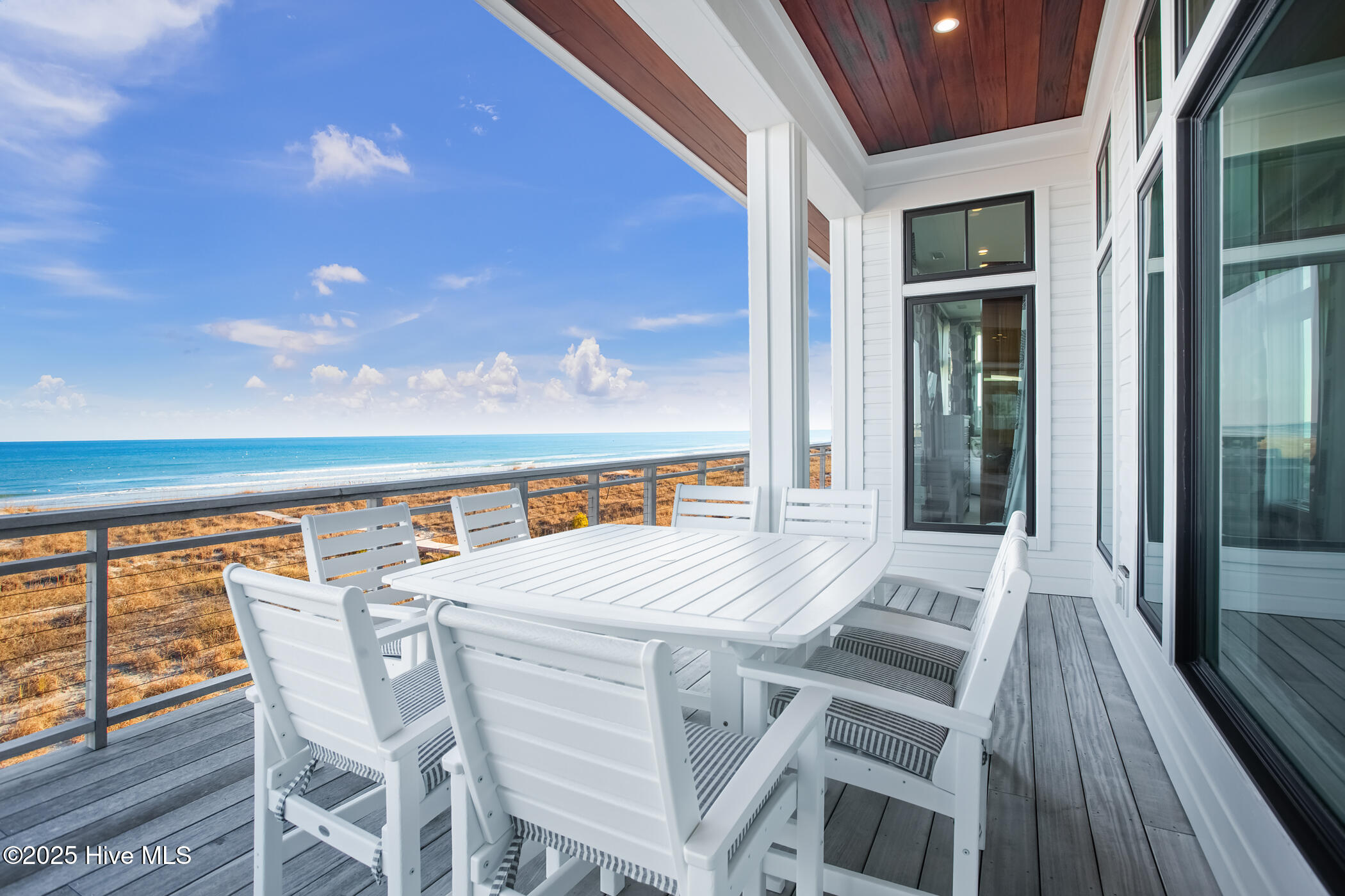 260 Beach Road N