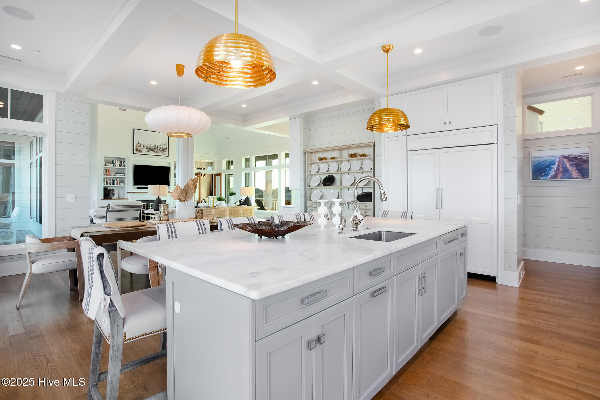 260 Beach Road N