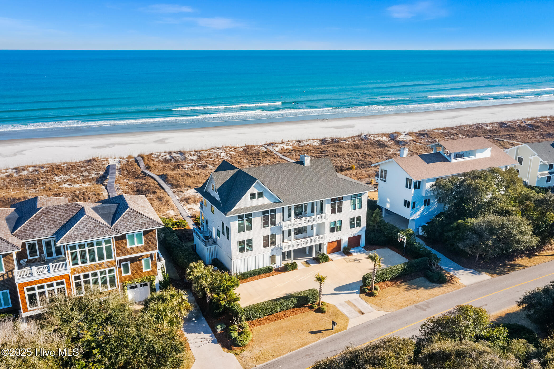260 Beach Road N