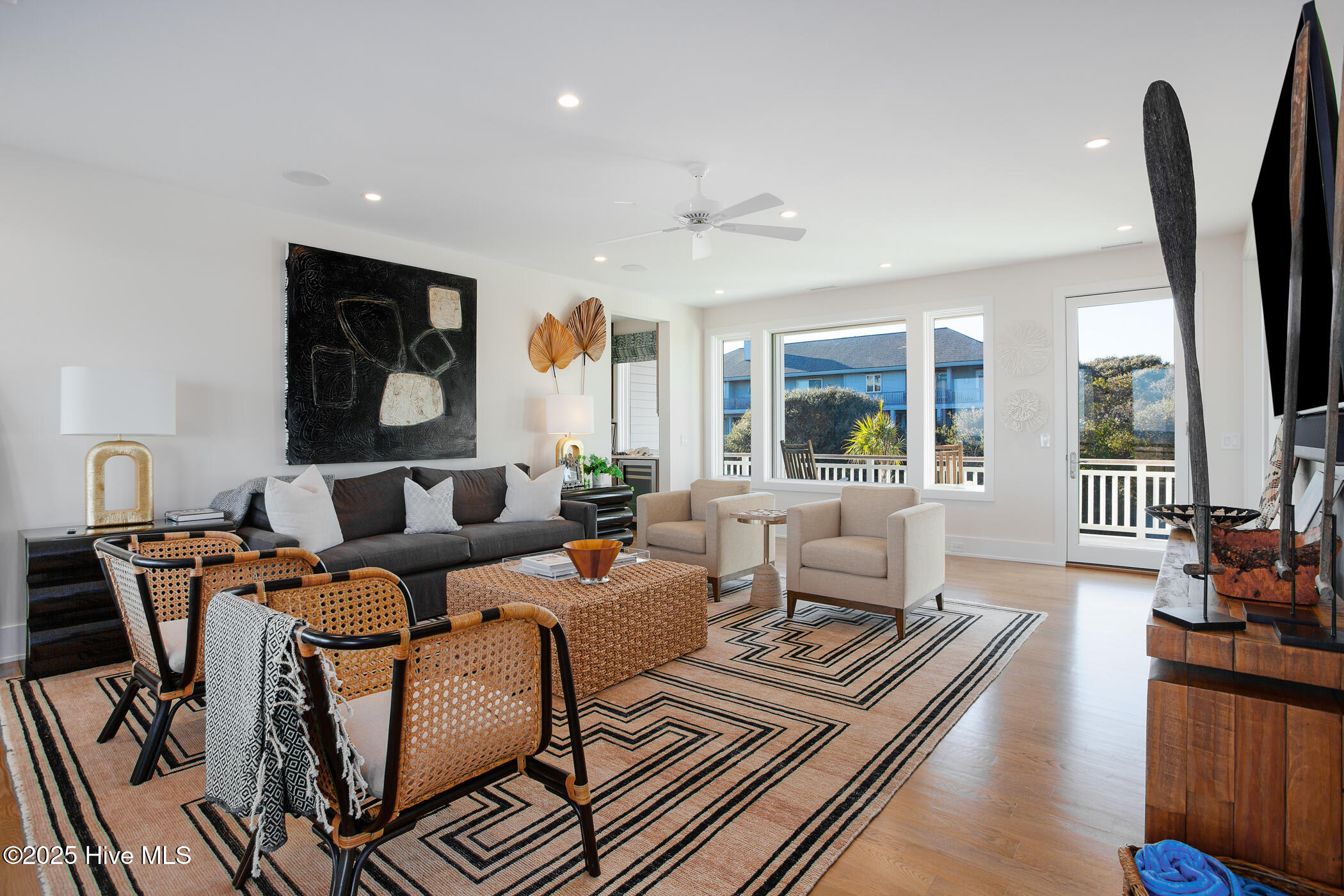 260 Beach Road N