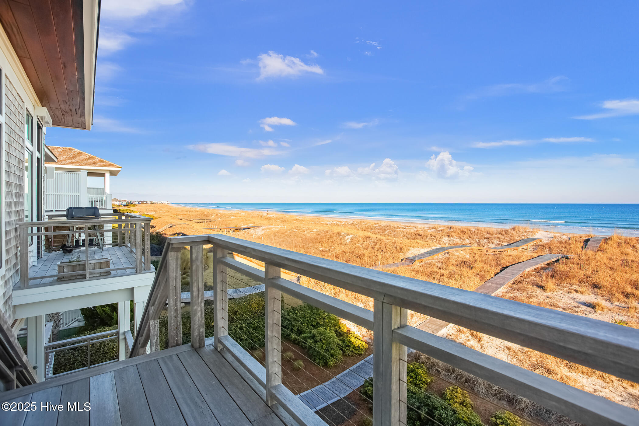 260 Beach Road N