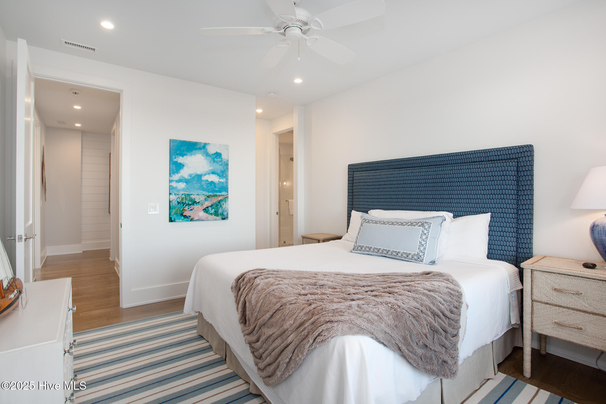 260 Beach Road N