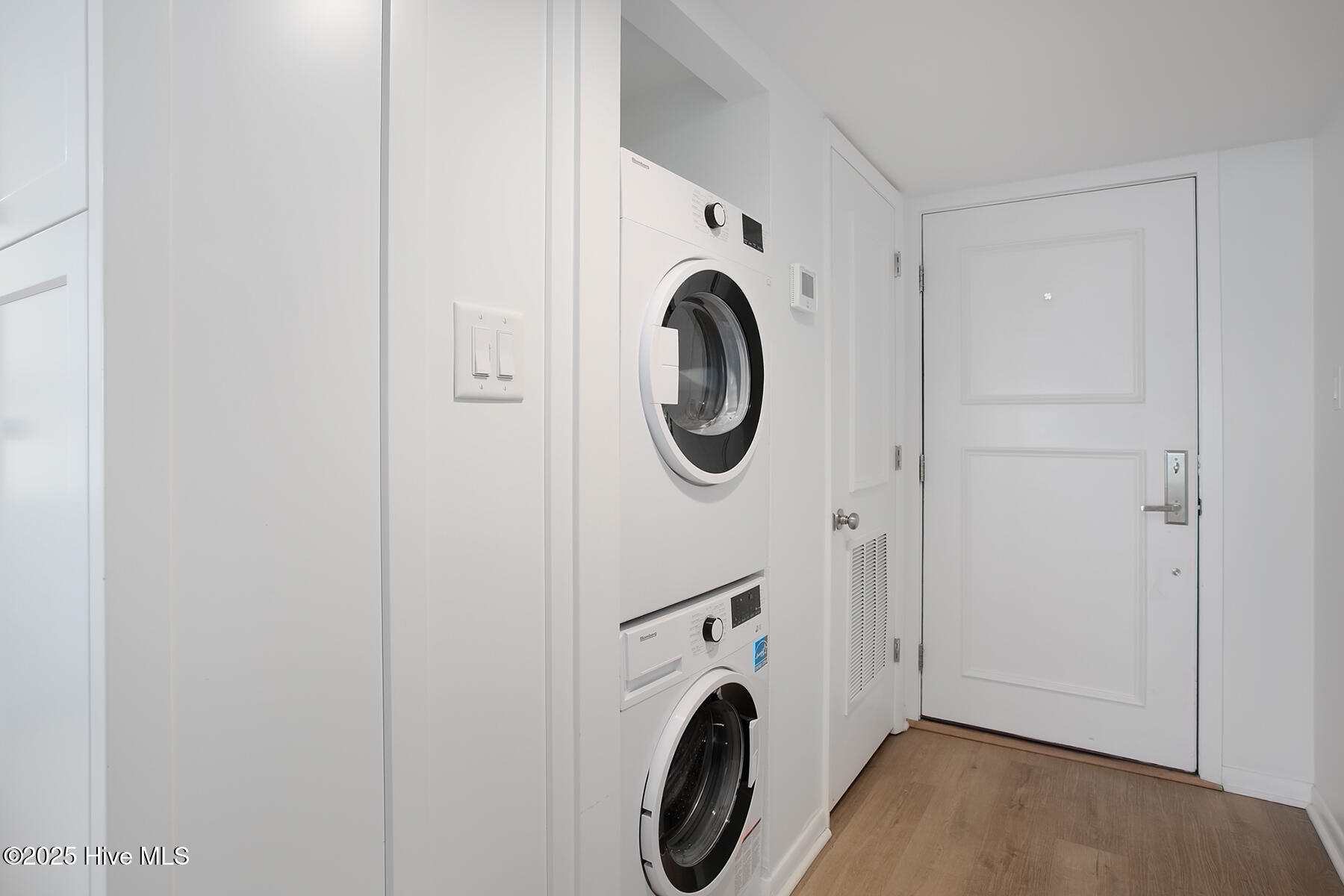 95 S Lumina Avenue, Unit 8f