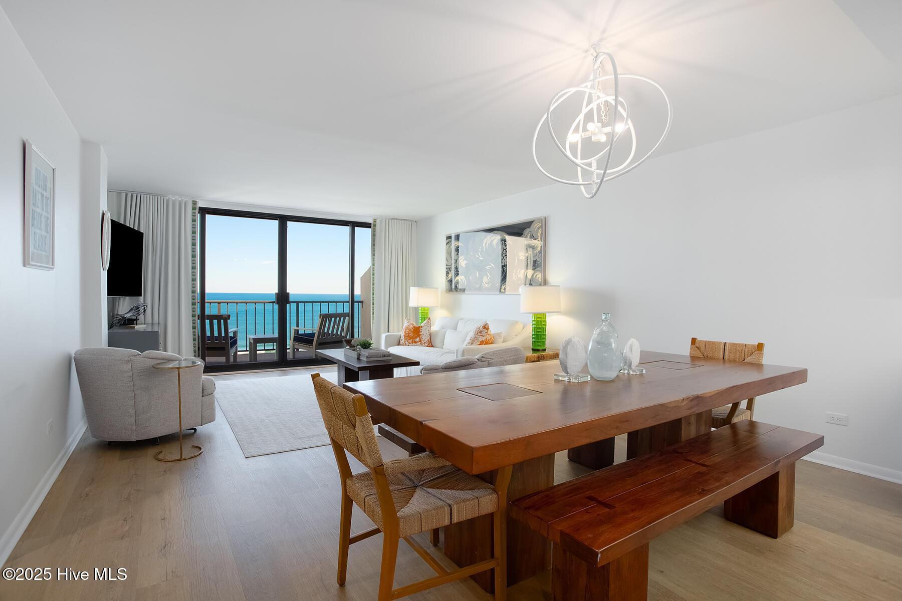 95 S Lumina Avenue, Unit 8f