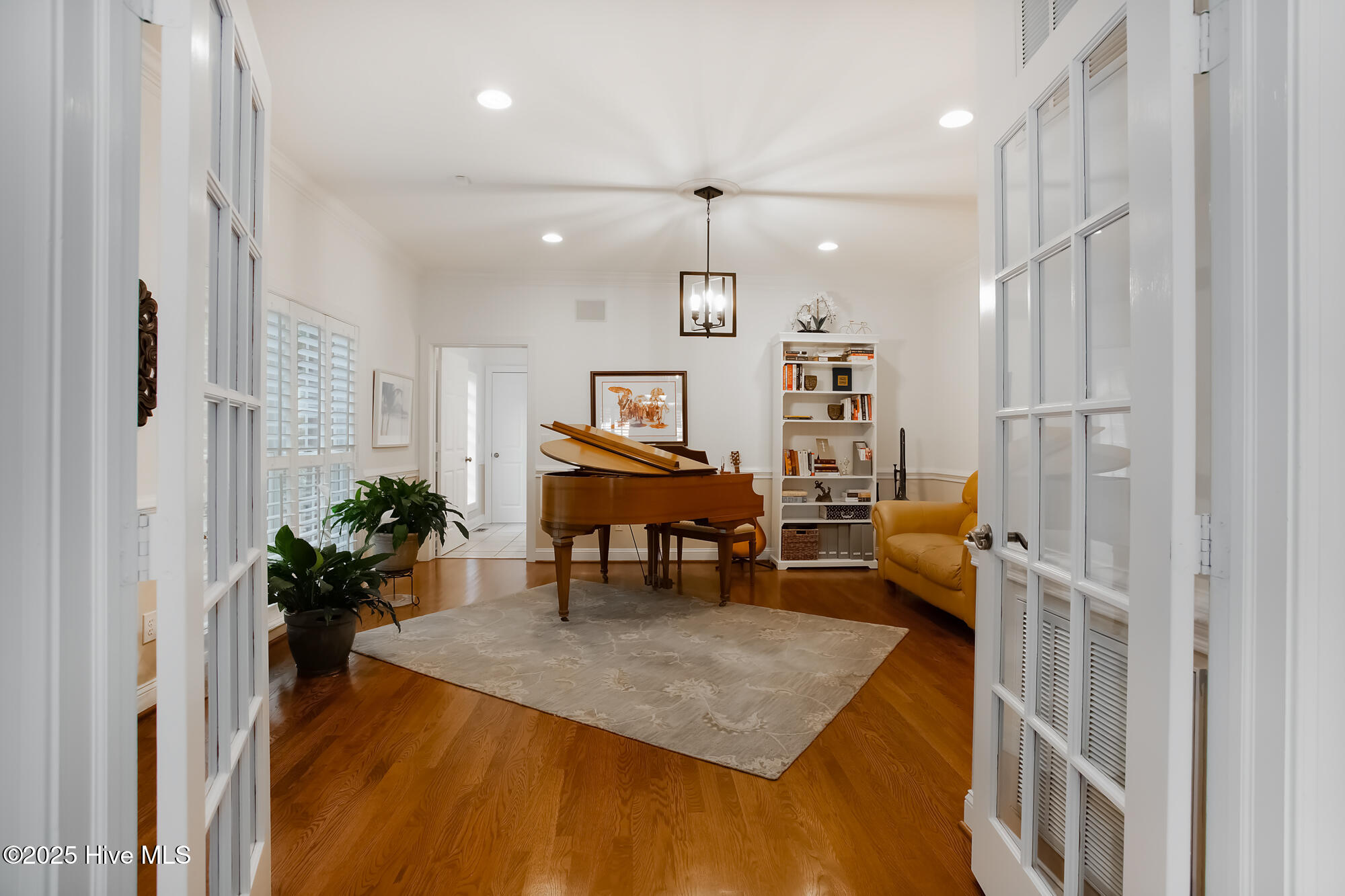 100 Edgewater Lane