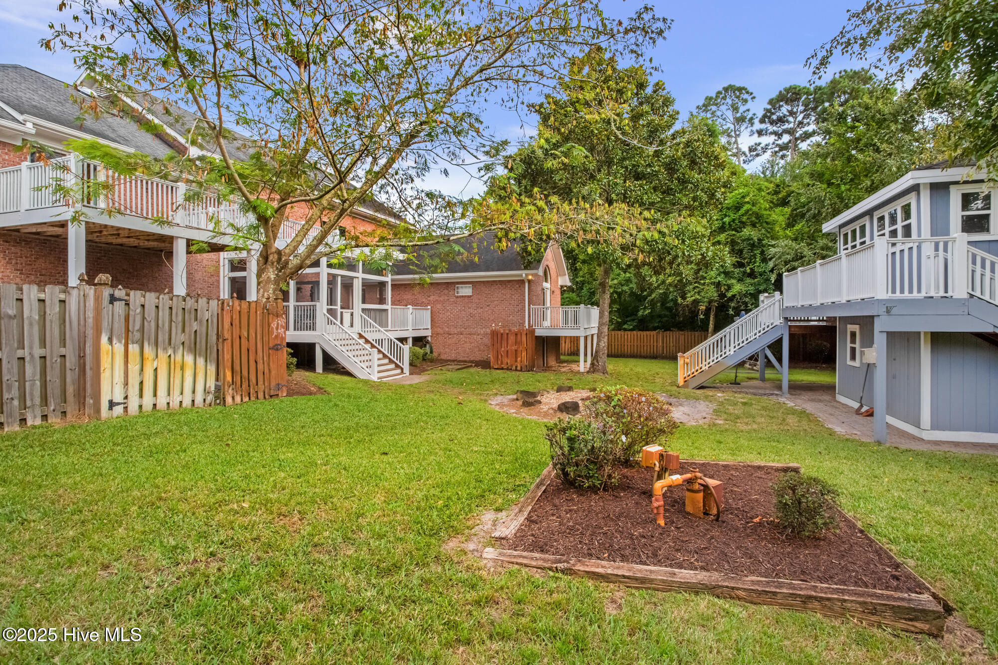 100 Edgewater Lane