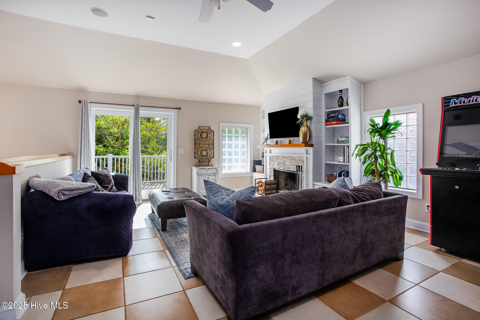 100 Edgewater Lane
