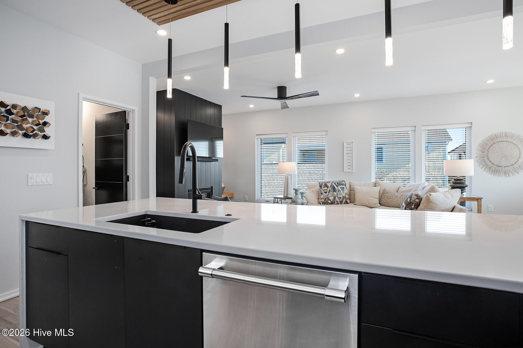 8 E Columbia Street E B