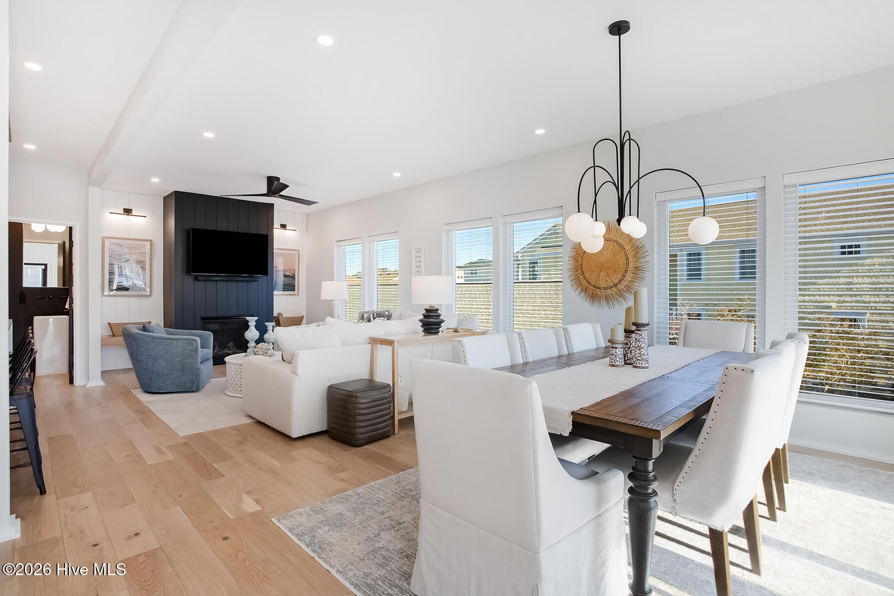 8 E Columbia Street E B