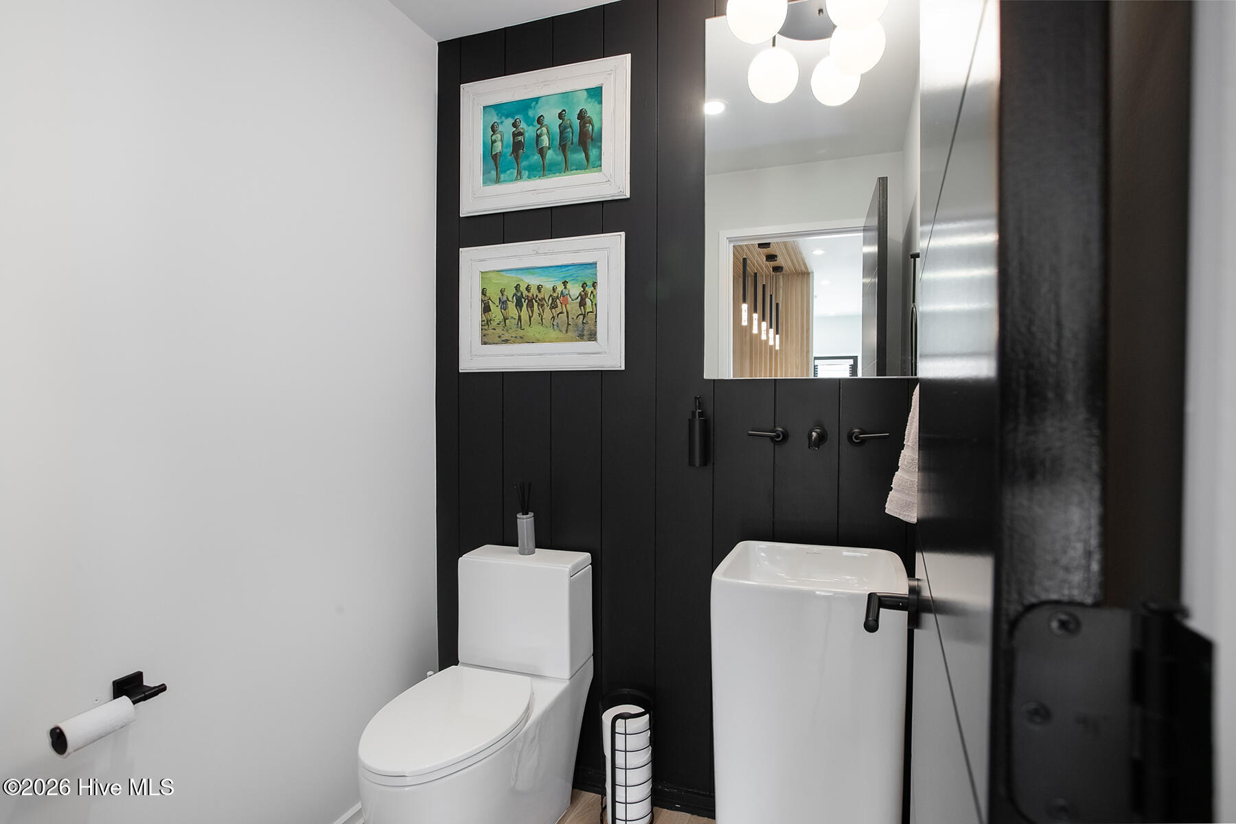 8 E Columbia Street E B