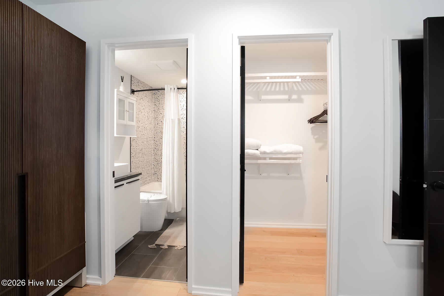 8 E Columbia Street E B