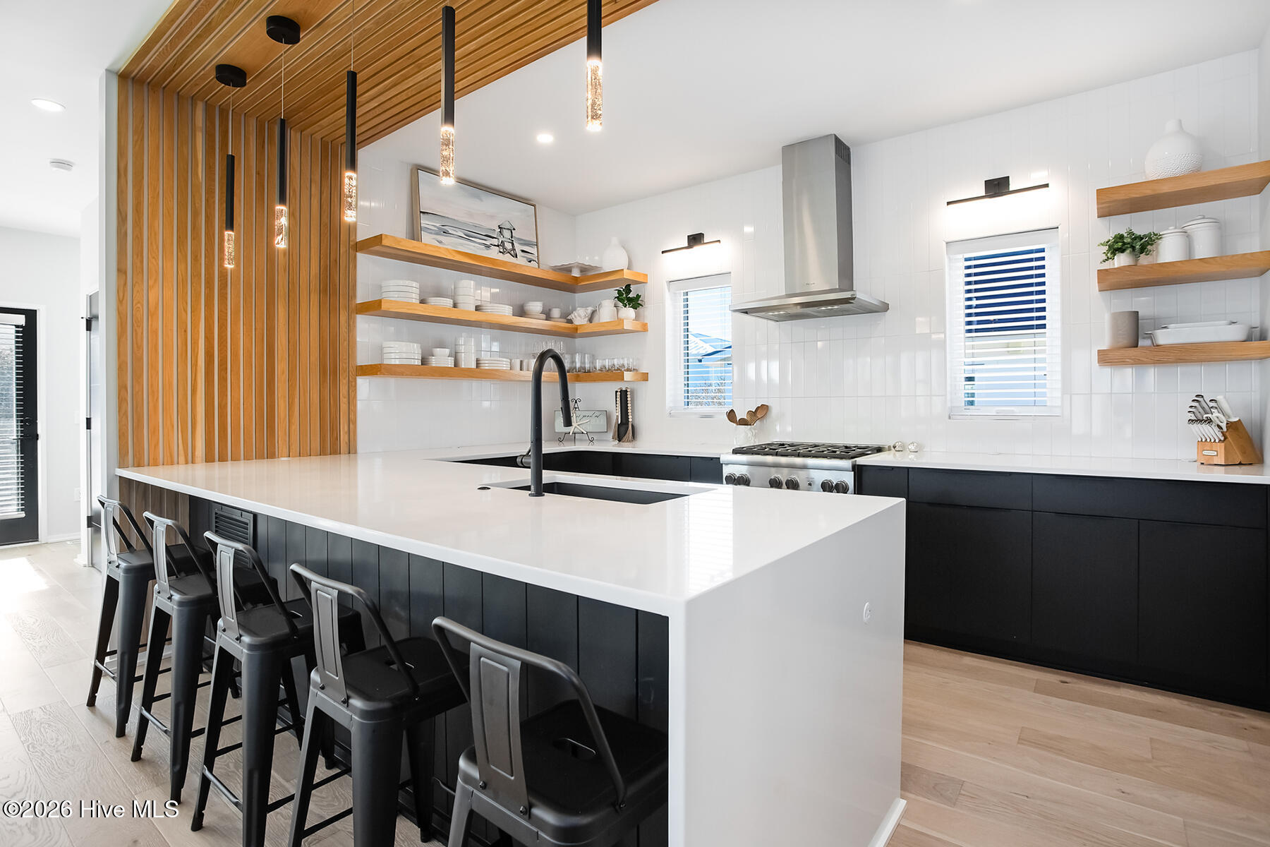 8 E Columbia Street E B