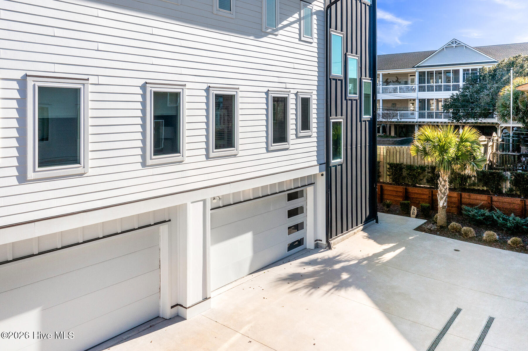 8 E Columbia Street E B