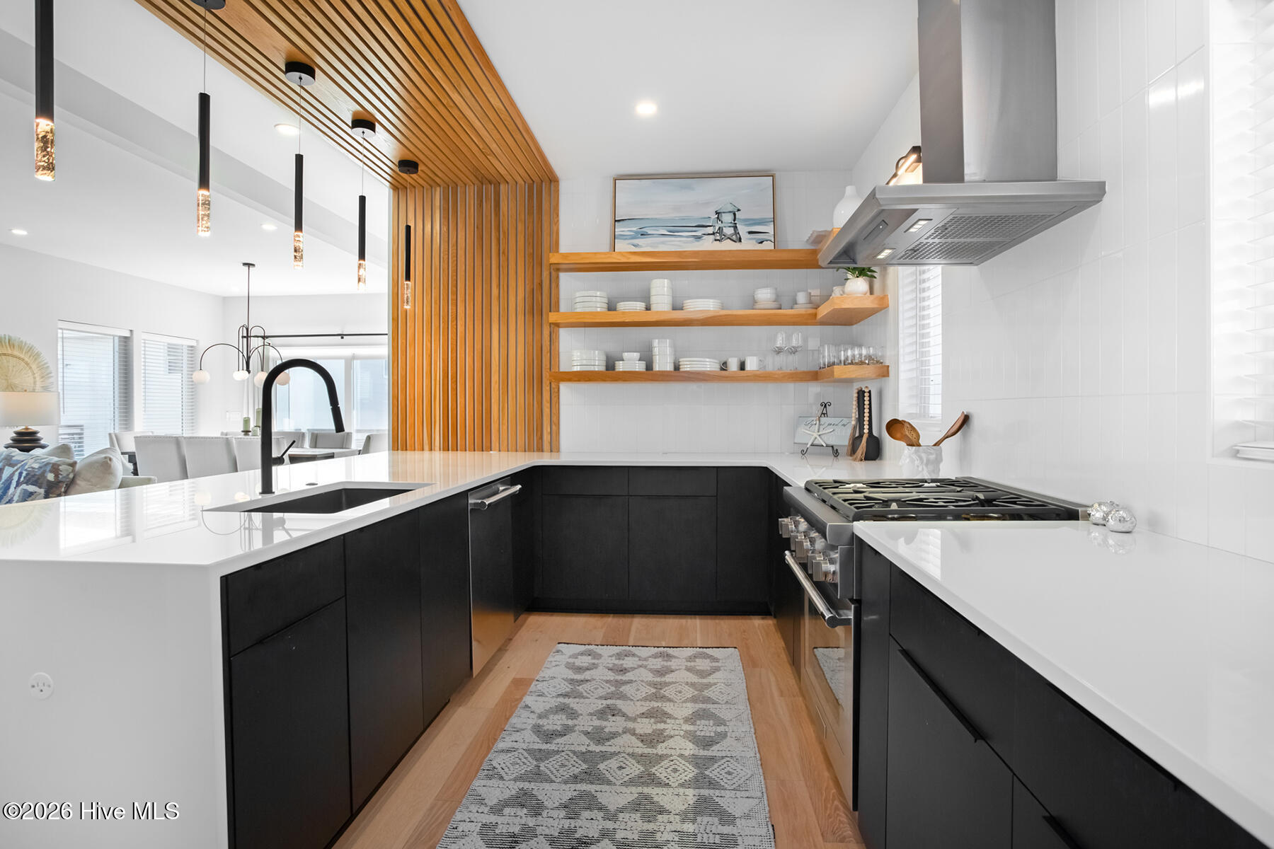 8 E Columbia Street E B