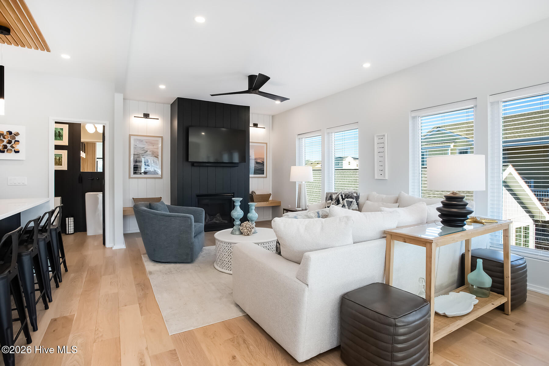 8 E Columbia Street E B