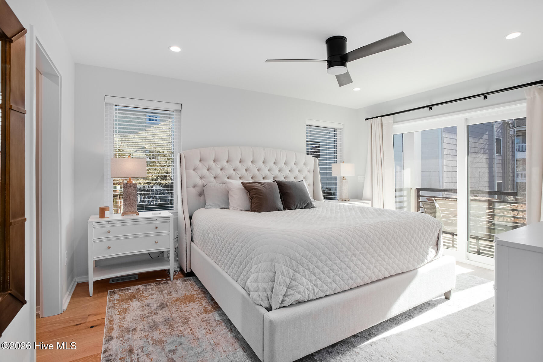 8 E Columbia Street E B